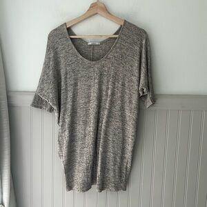 Acemi Women’s Medium Gray Tan Marled V-Neck Short Sleeve Rayon Blend Top
